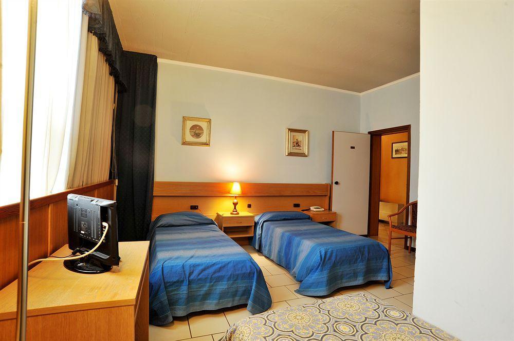 Hotel Cristallo Barga Fornaci di Barga Exterior photo