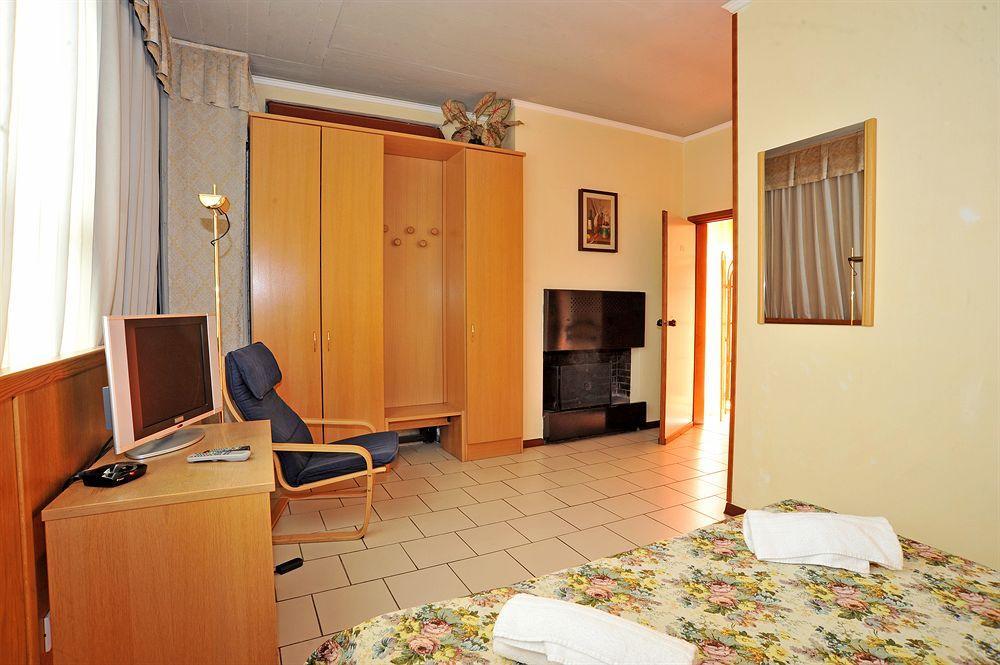 Hotel Cristallo Barga Fornaci di Barga Exterior photo