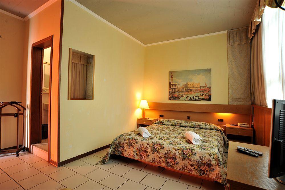 Hotel Cristallo Barga Fornaci di Barga Exterior photo