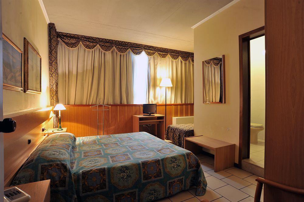 Hotel Cristallo Barga Fornaci di Barga Exterior photo