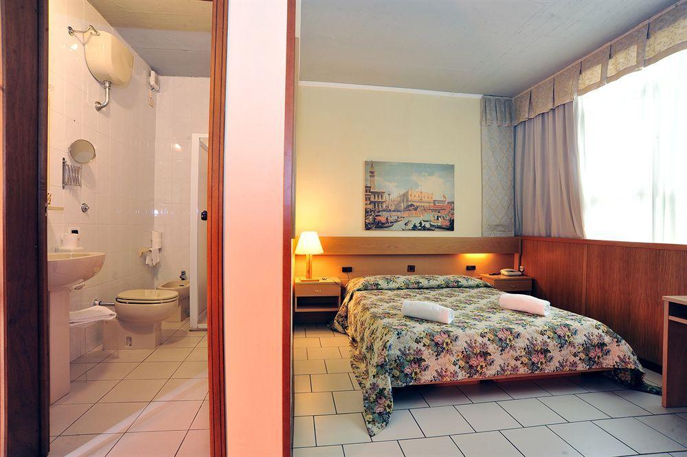 Hotel Cristallo Barga Fornaci di Barga Exterior photo